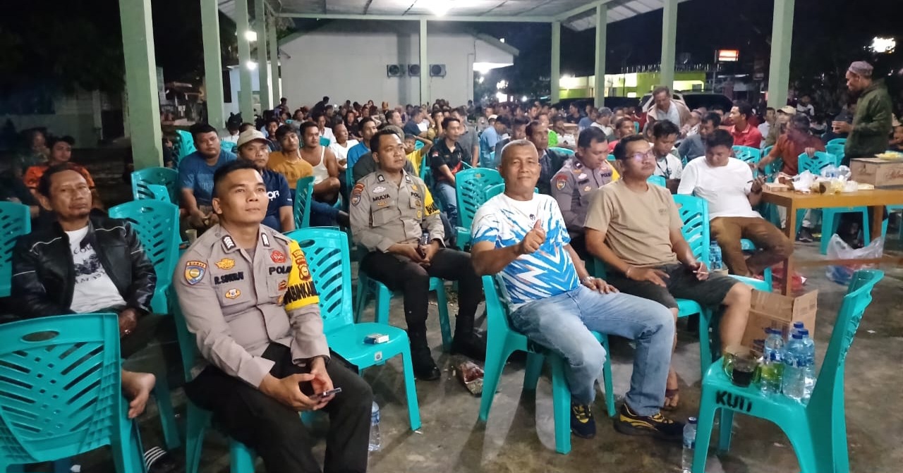 Nobar Semifinal Piala AFC U23 Bersama Polsek Tapung Hilir, Ratusan Warga Tapung Hilir Padati Aula KUD Bangun Desa